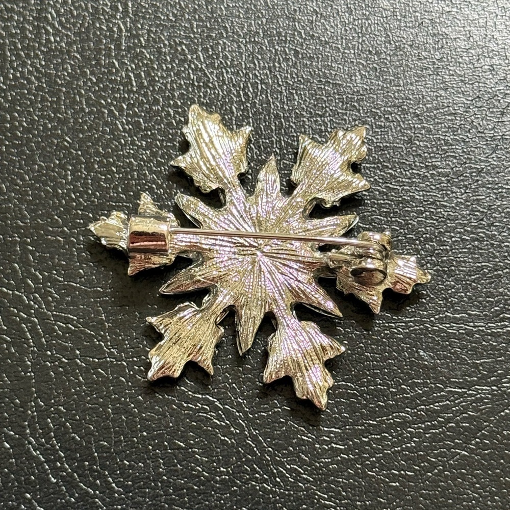 Snowflake Brooch Silver Tone With Clear Crystals New - Picture 3 of 4